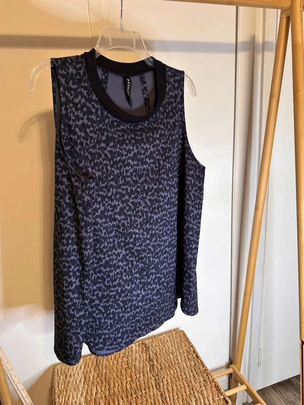Athleta Navy and Dark Blue Printed Athletic Tank size XL - Picture 13 of 13